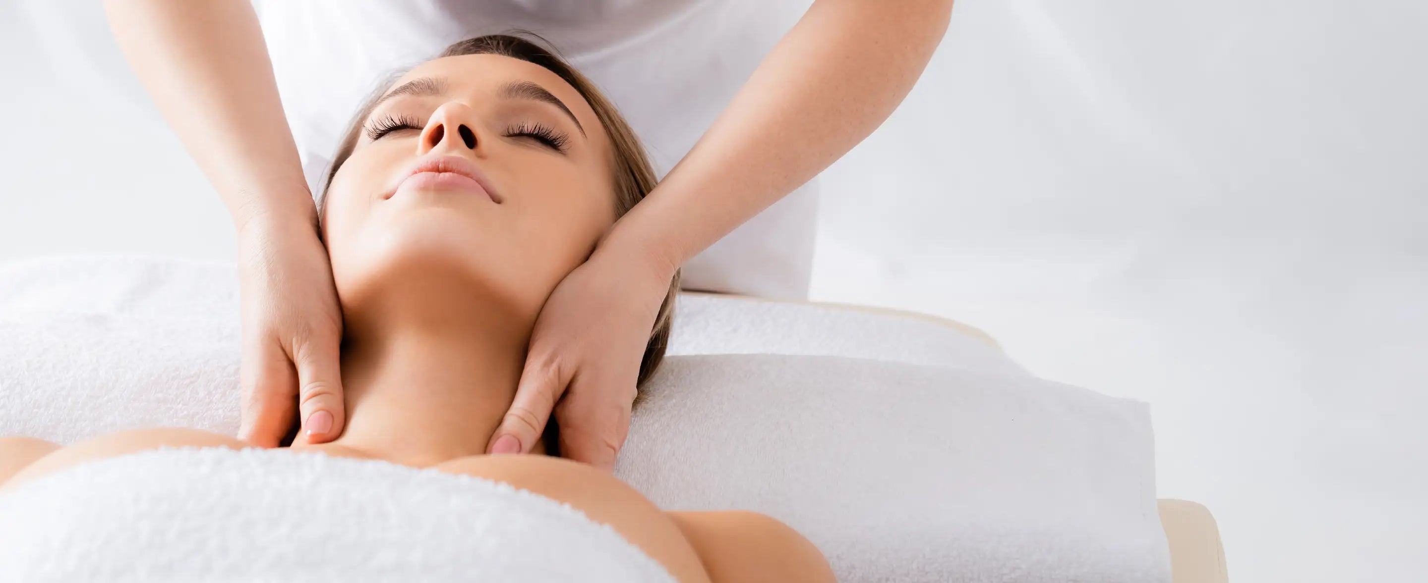L'art du massage du visage par Glowing Skin