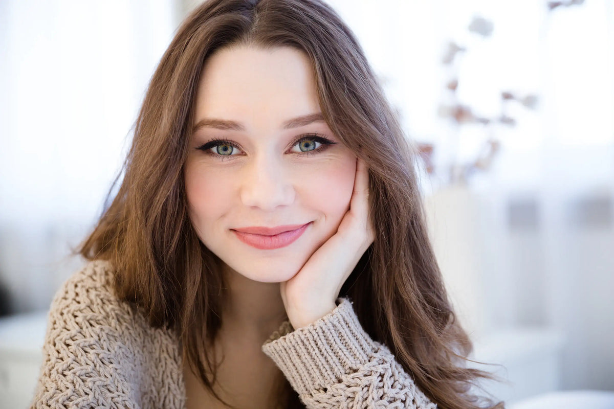 Anti-Âge vs Slow Aging : Quelle approche choisir pour votre peau ?